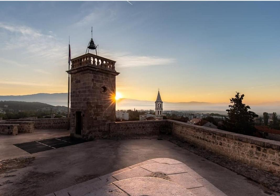 Sika With Heated Pool Near Split *