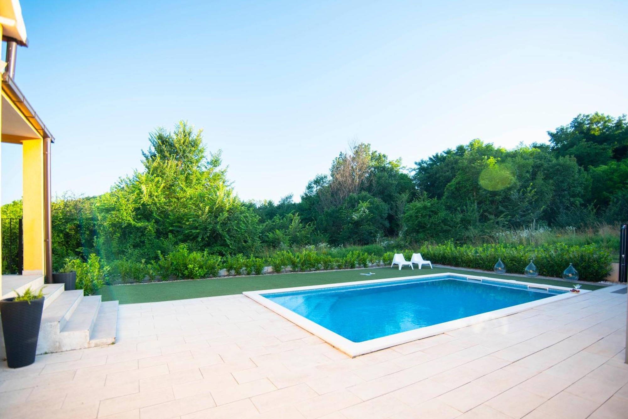 Sika With Heated Pool Near Split Villa Sinj