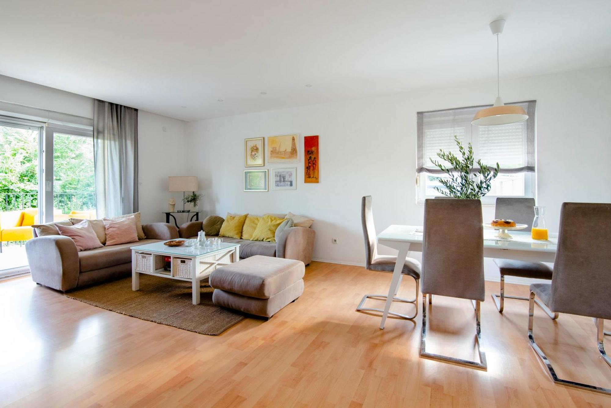 Sika With Heated Pool Near Split *