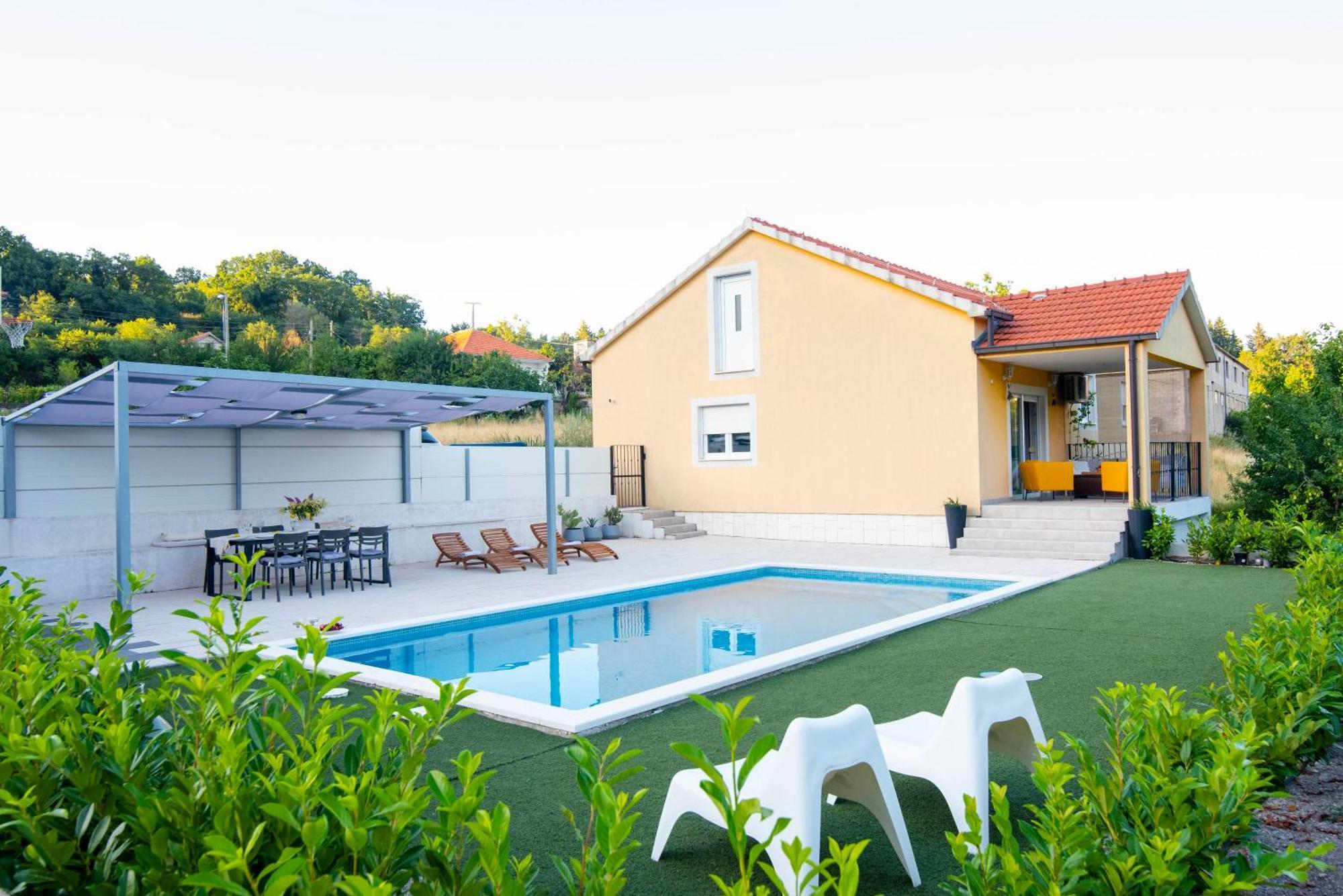Sika With Heated Pool Near Split * Sinj
